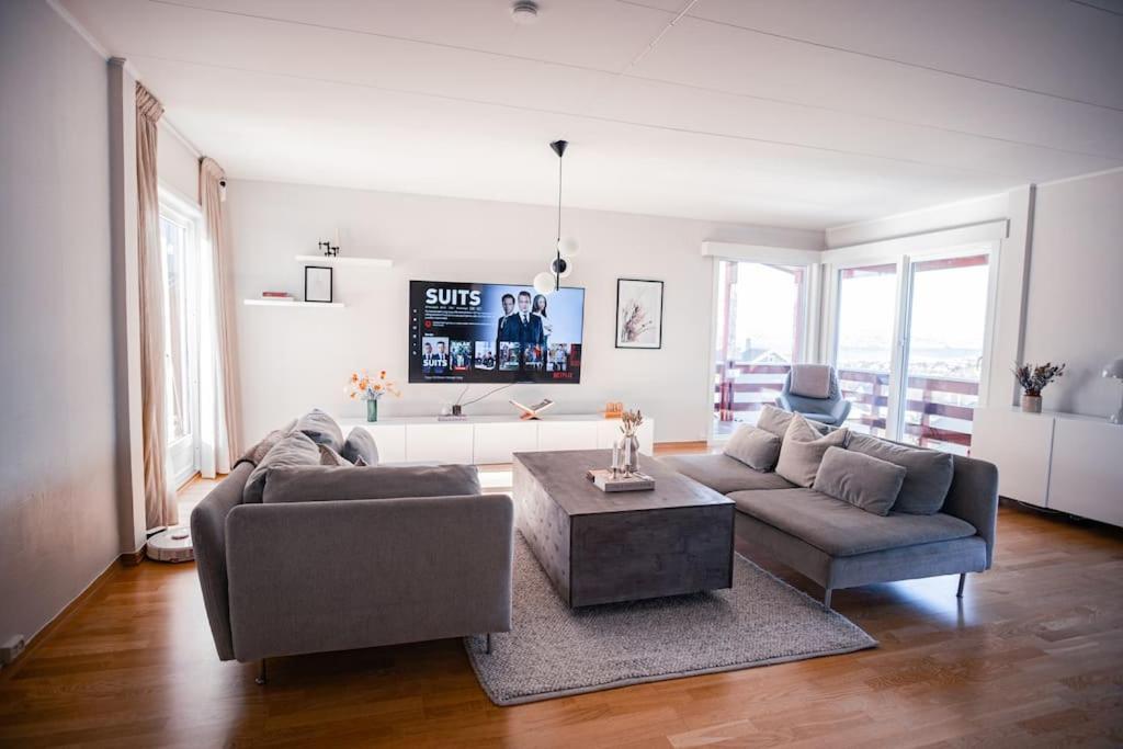 Big Family House With 3 Bedrooms Hébergement de vacances *