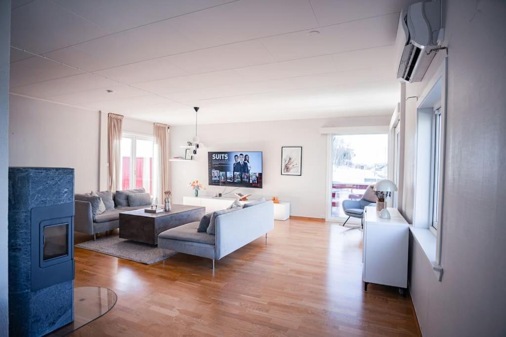 Big Family House With 3 Bedrooms Hébergement de vacances *